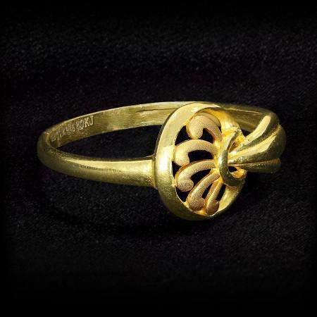 Candere Yellow Gold 18K Purity Sona Kyra Gold Finger Ring