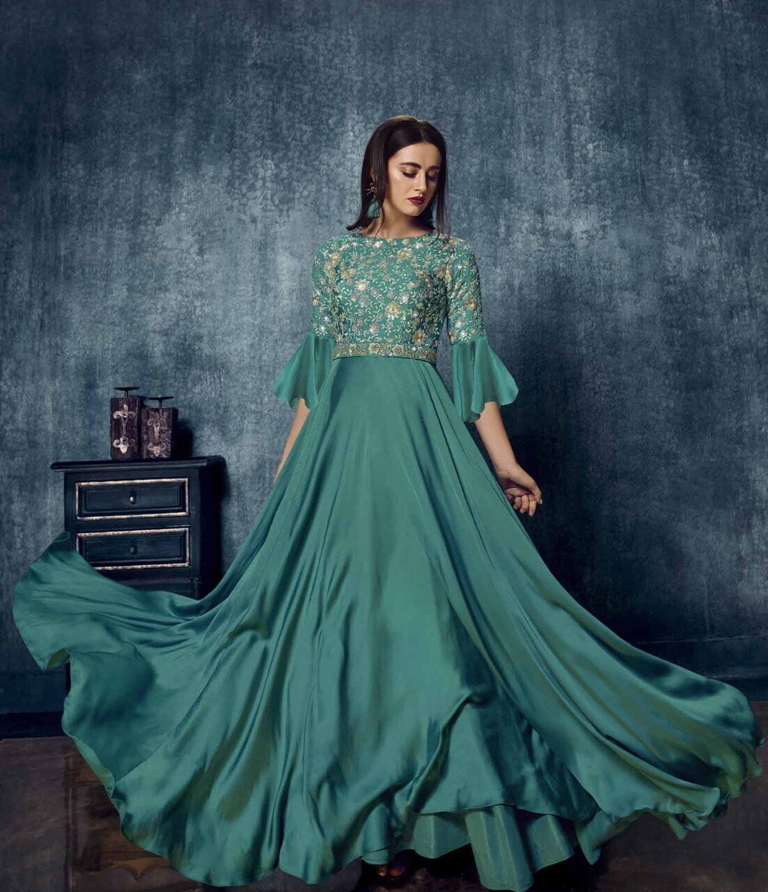 Green Designer Ladies Gown in Jaipur at ₹ 1,000 ₹ 4,000 Pc