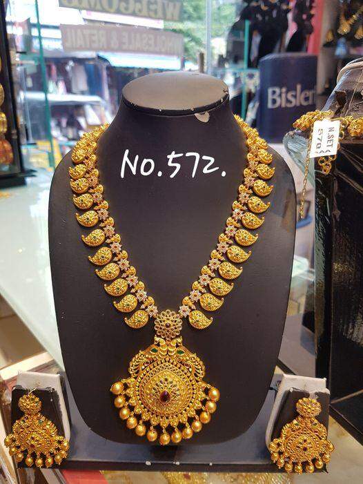 Designer Ladies Necklace Set in 