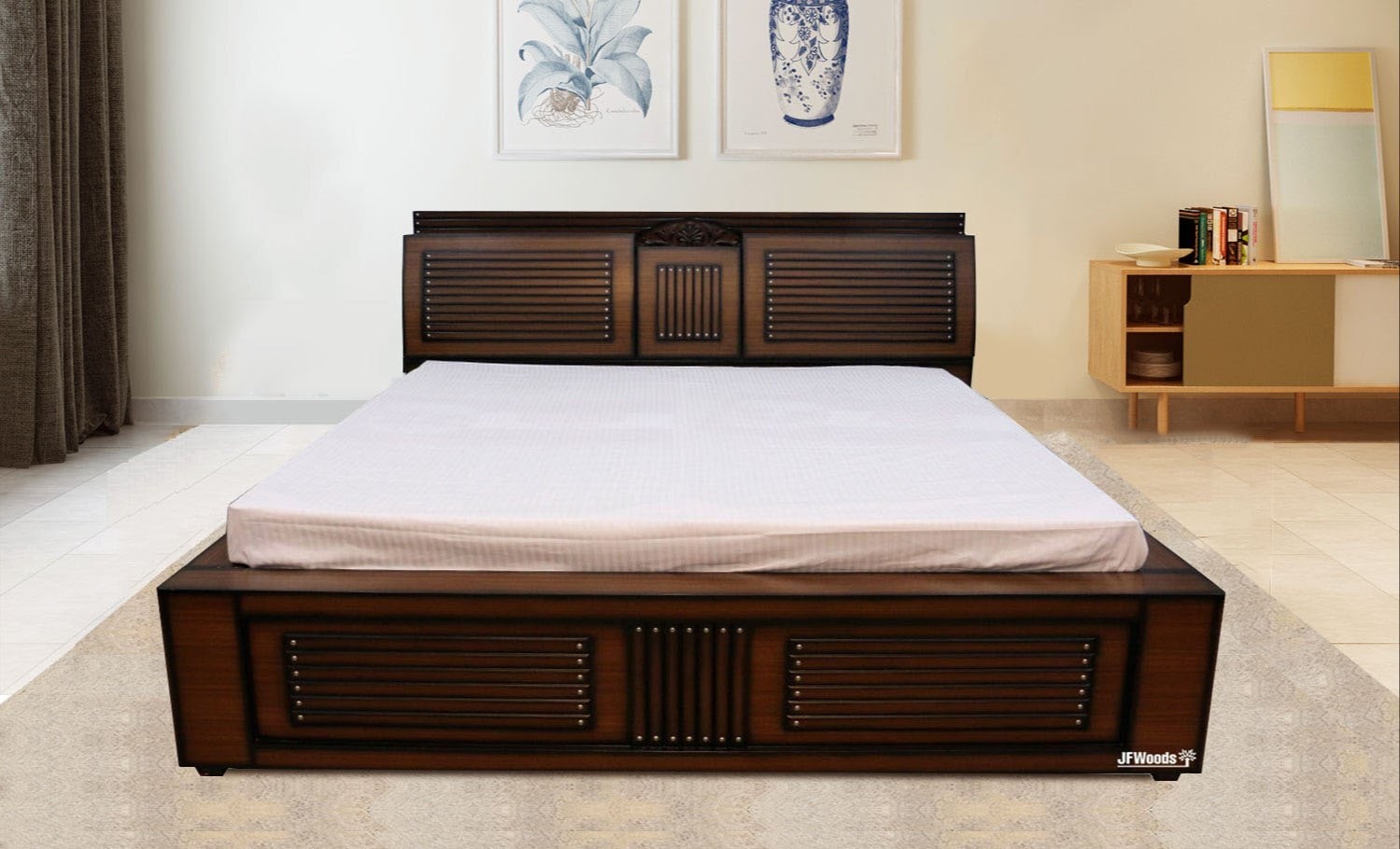 Designer Wooden Bed, Size 5 X 7 Feet