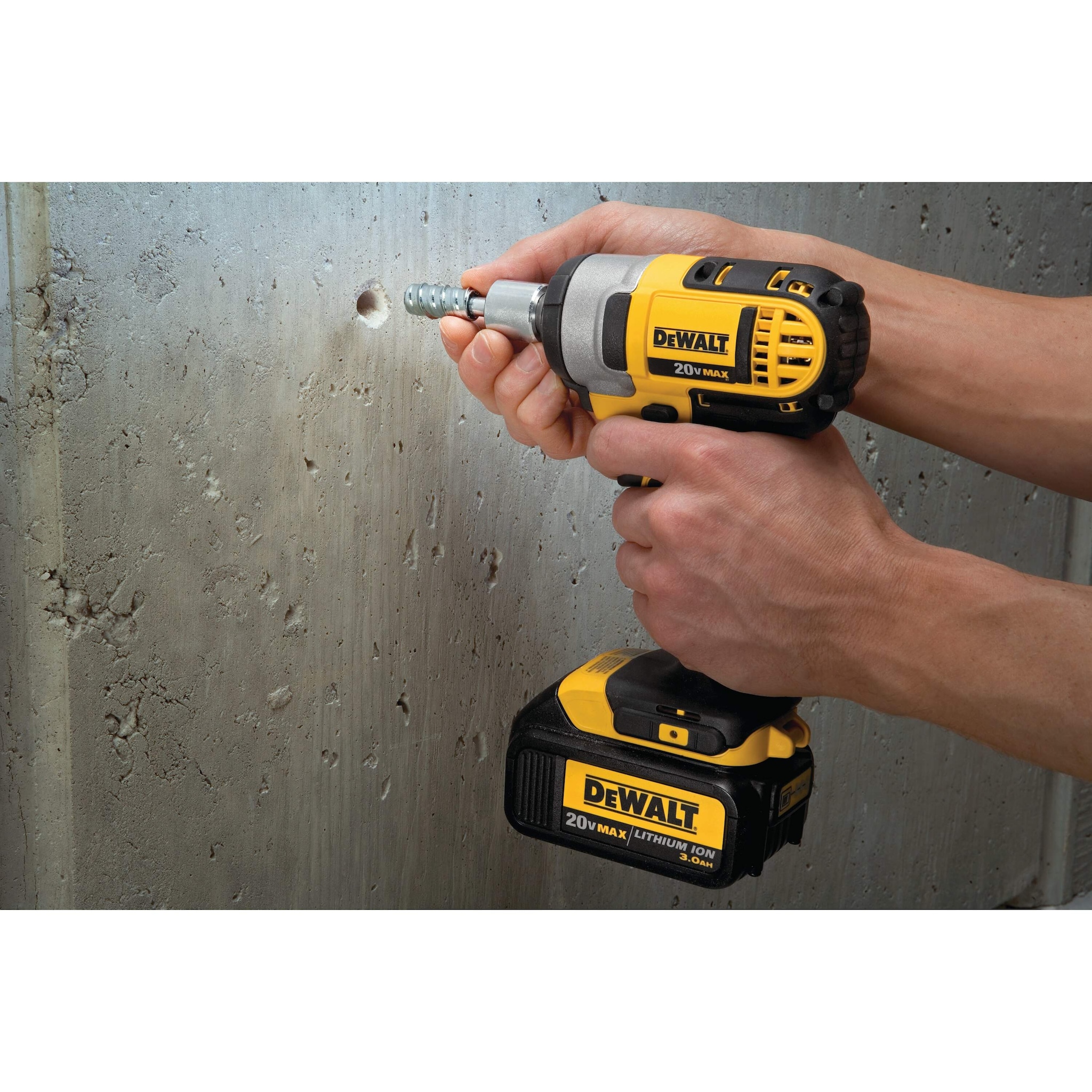 DEWALT DCF880L2 20V Max 1/2