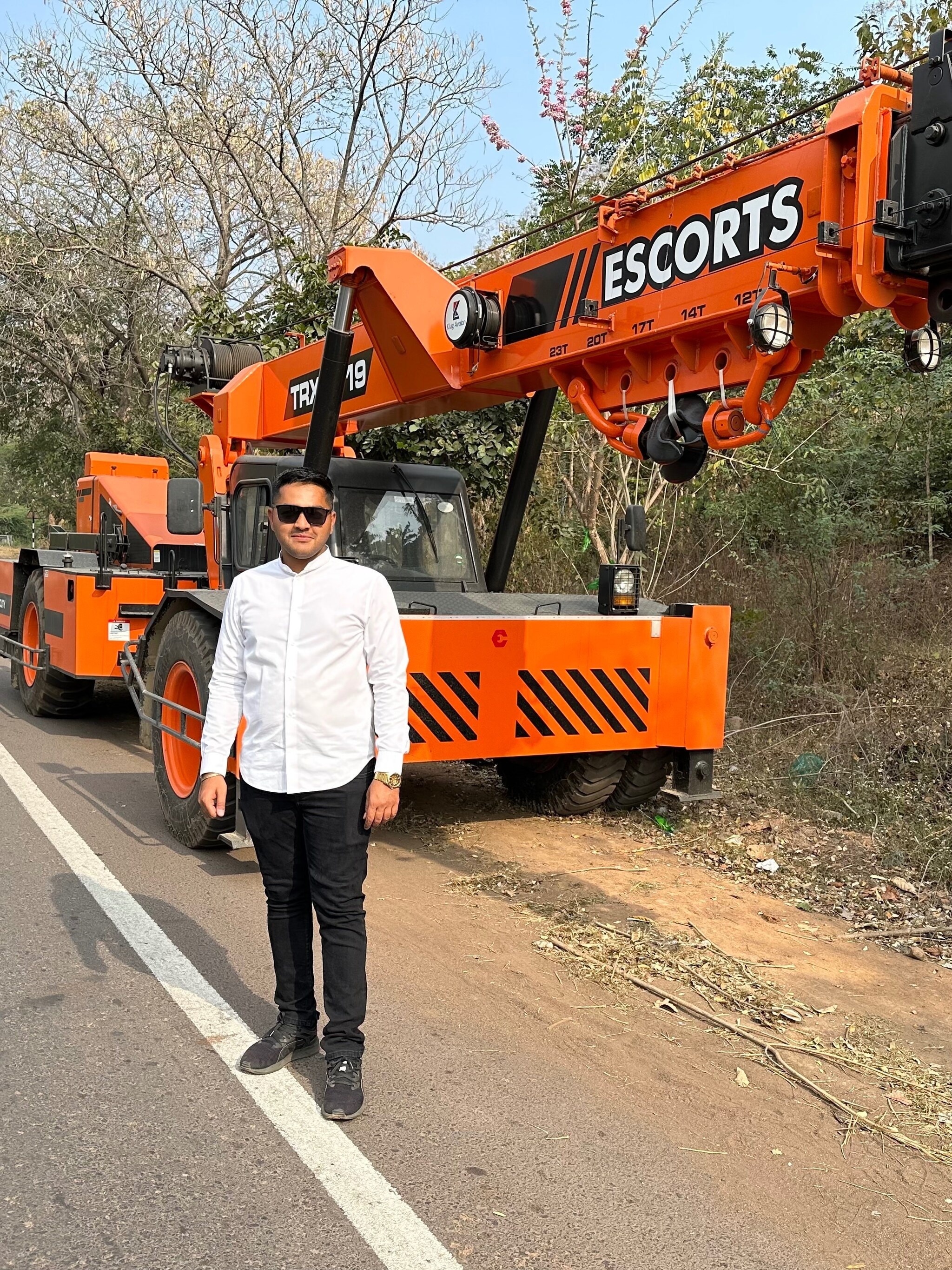 Farana crane 23 ton in Ballarpur at best price by Desire Services - Justdial