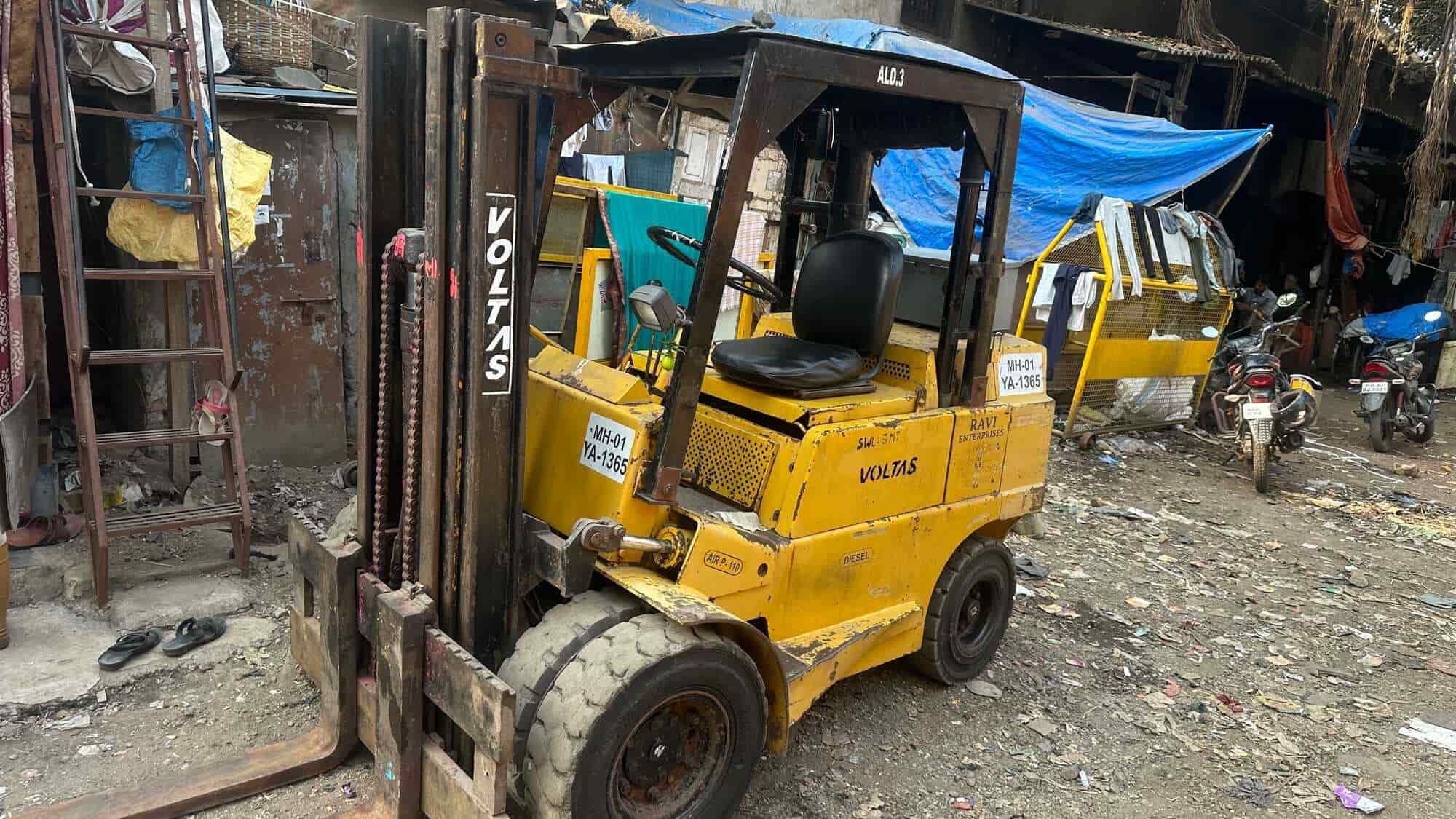 Forklift in Mumbai at ₹ 3,700 / session by Expert Crane Service - Justdial
