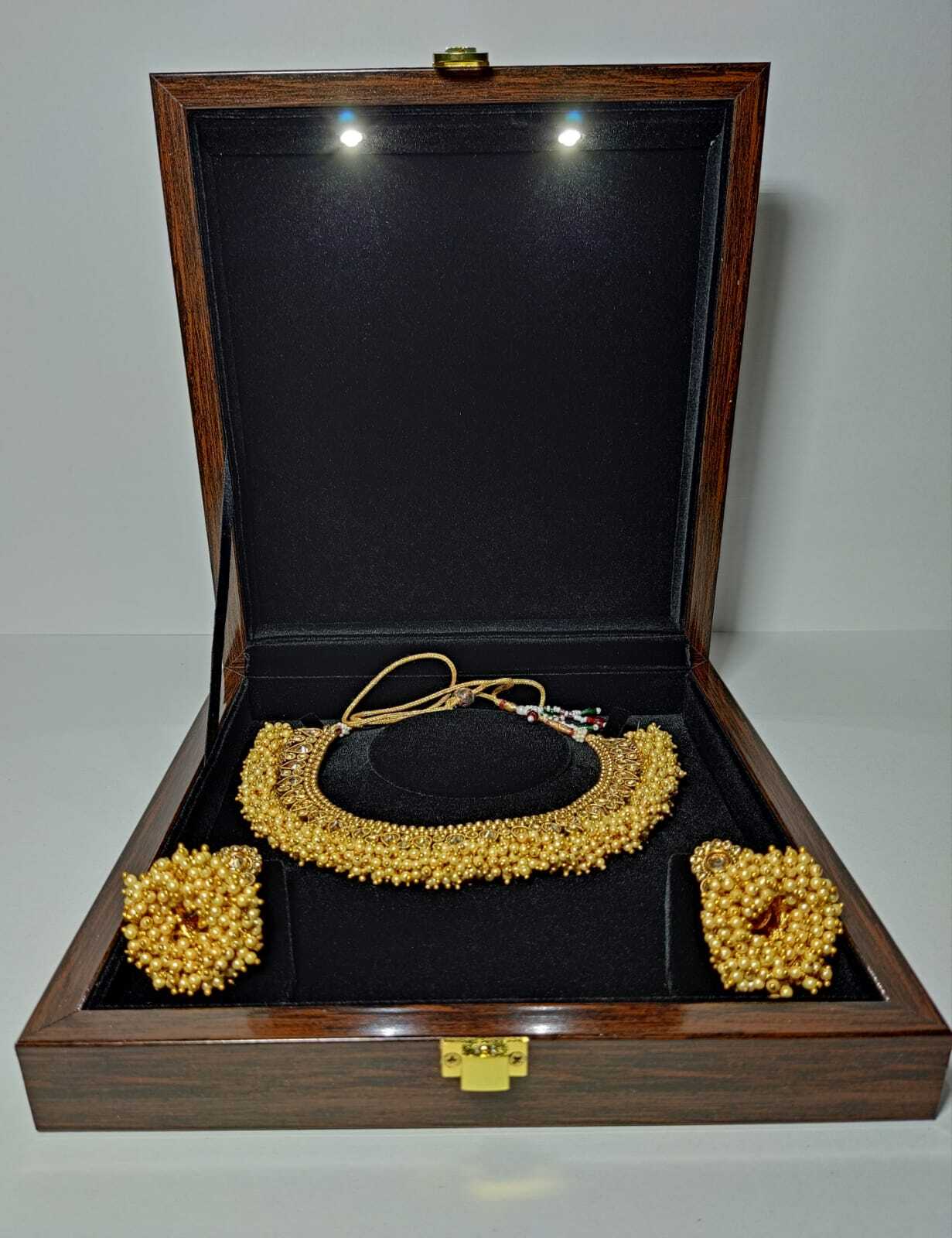 Glossy Mor Pankh Jewellery Box Set in Delhi at ₹ 345 ₹ 1,450