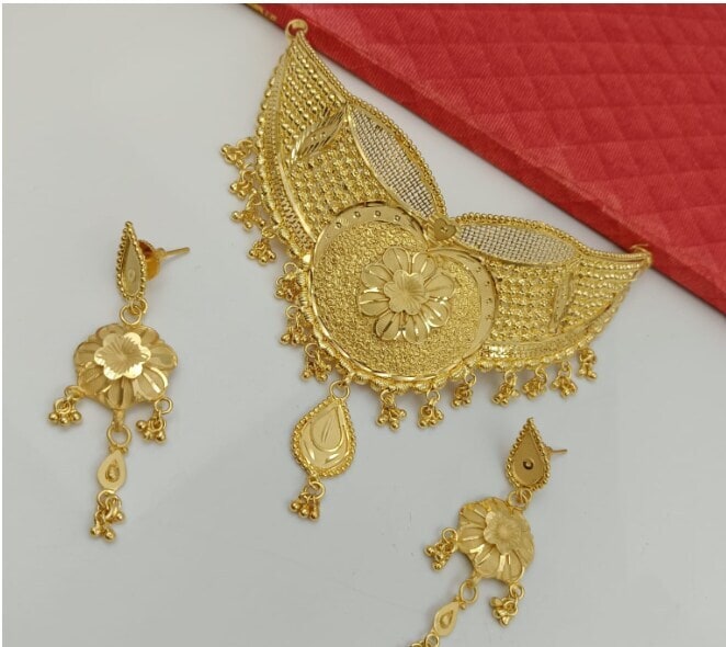 Gold Necklace Set For Women 08 in Kolkata at ₹ 500 ₹ 2,500