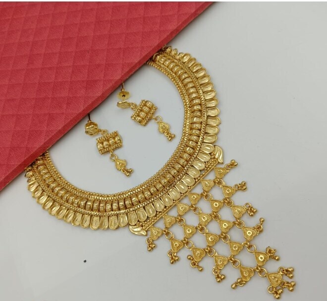 Gold Necklace Set For Women 16 in Kolkata at ₹ 500 ₹ 2,500