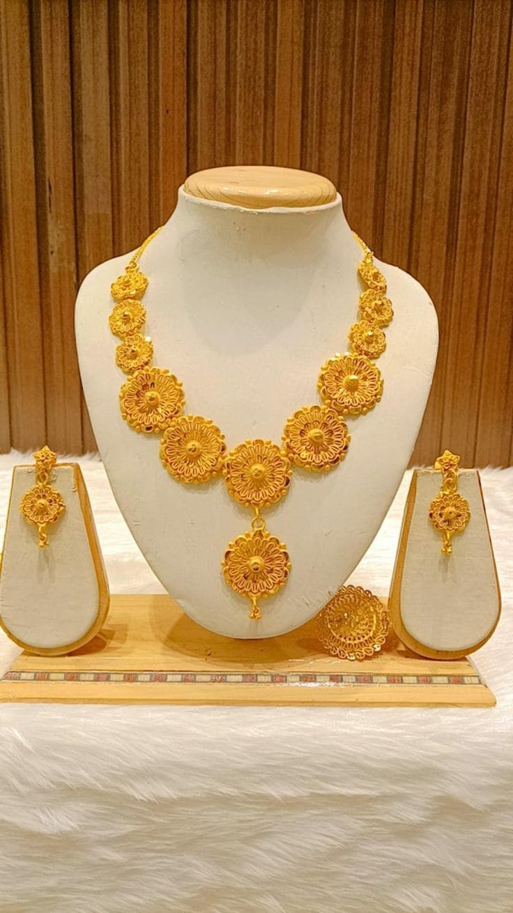 Golden Ladies Gold Necklace Set 22 Kt in Chennai at ₹ L ₹ 12