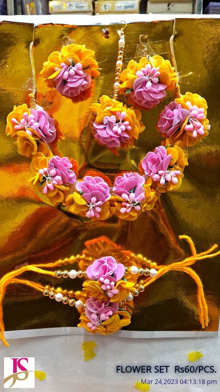 Haldi Sets/ Flower Necklace set in Delhi at ₹ 60 ₹ 120 Unit