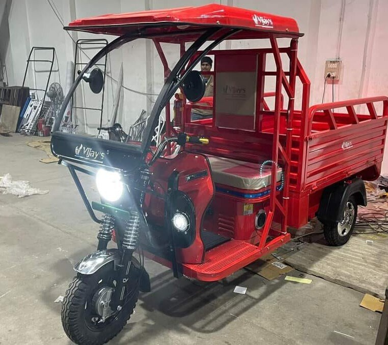 Heavy Duty Electric Loader Rickshaw Red 150AH in Azamgarh at