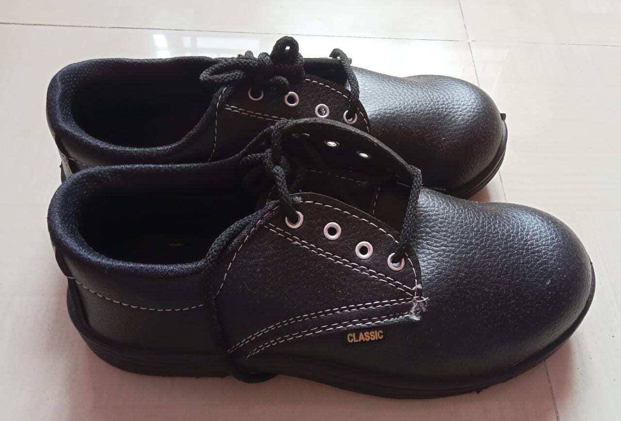 Industrial Safety Shoes in Mumbai at ₹ 500 Pc by Anmol Trading
