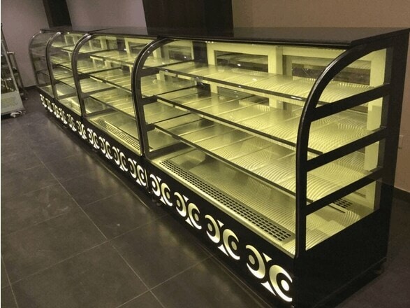 Elegant Model Display Counter