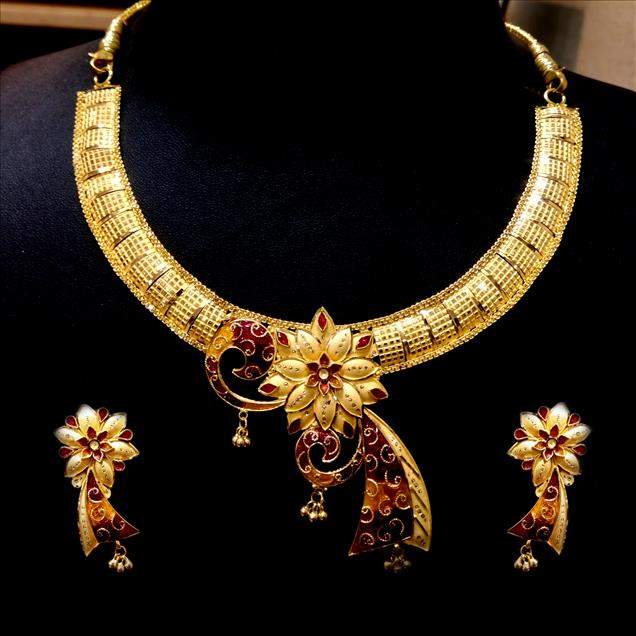 Tanishq 22KT Gold Necklace with Rubies 