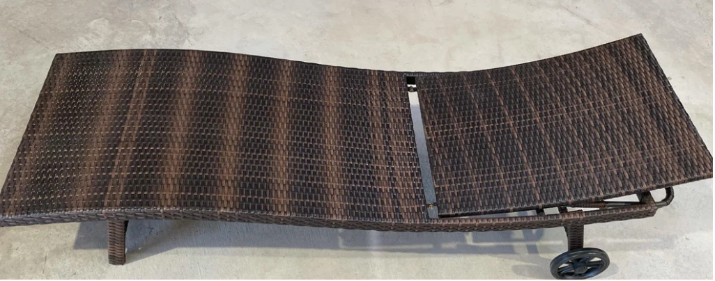 Luxury Sun Lounger With Wheels in Mumbai at ₹ 10,000 ₹ 15,000 - Main Image