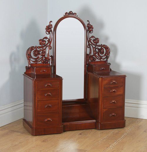 green emerald velvet dress Luxury Antique European Style Carving Dressing Table