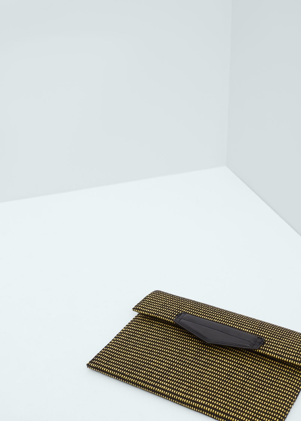 MANGO Bicolor Envelope Yellow Women Bag [63053626] in Coimbatore