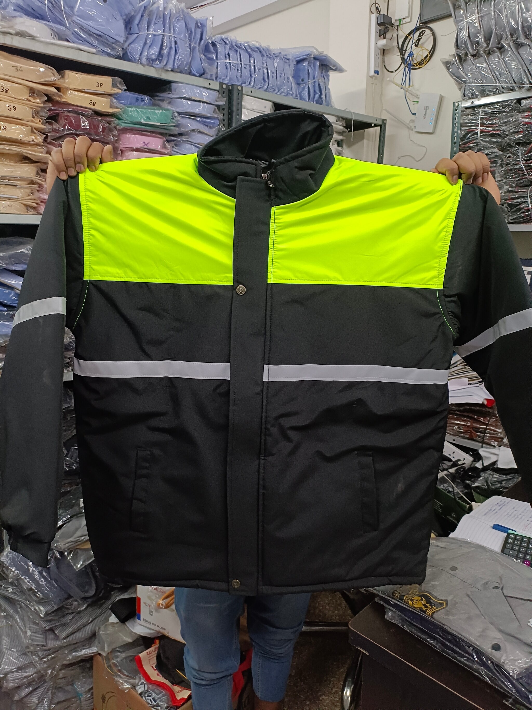 Men security guard jacket in Delhi at ₹ 525 Pc by Dk Uniforms