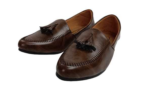 Mens Loafer Brown Mojari Shoes in Jaipur at ₹ 600 Pr by Relax