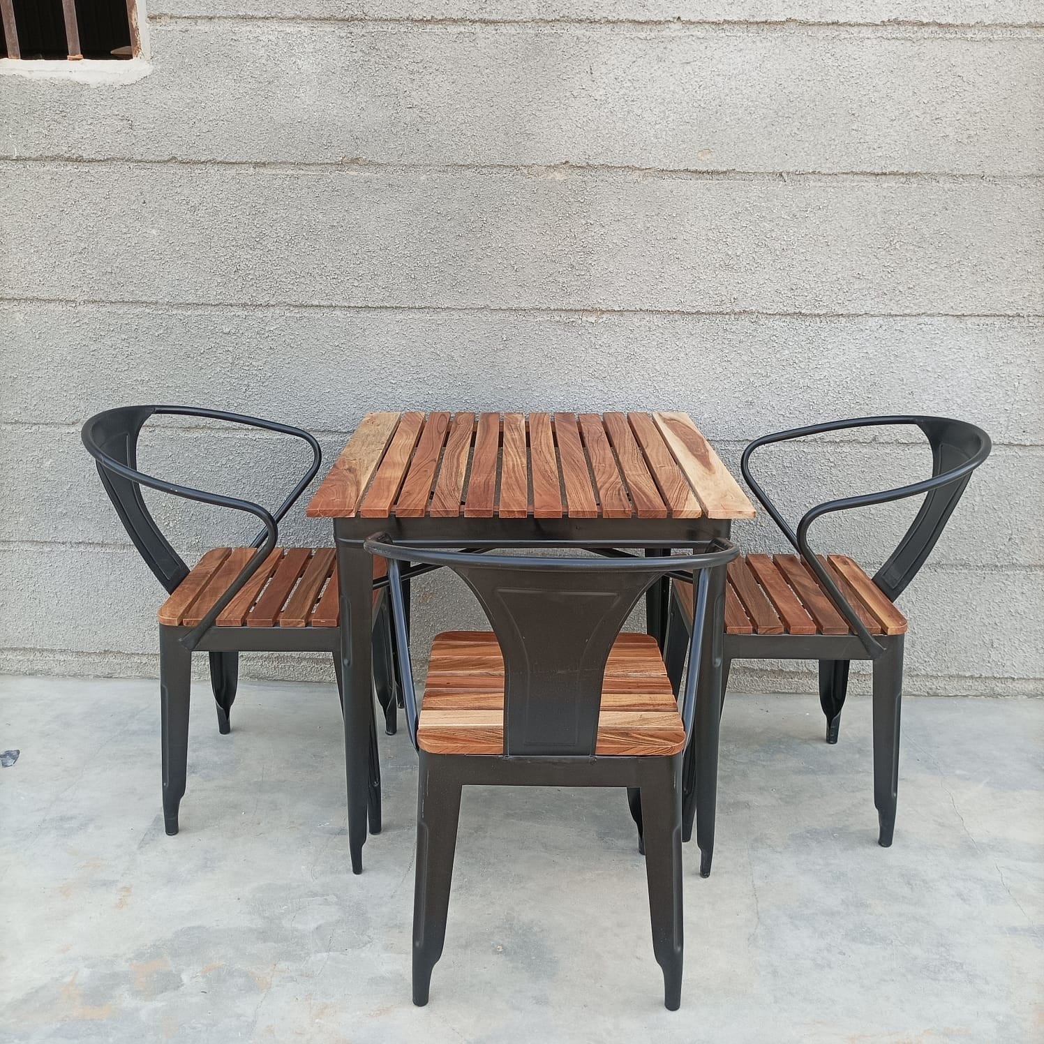 Metal Cafe Table And Chair Set (Brown) in Jodhpur at ₹ 9,000