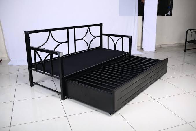 Wrought iron store sofa come bed