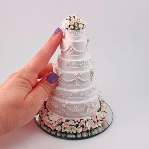 Miniature Wedding Cake in Mumbai at ₹ 4,000 Pc by Fuddge