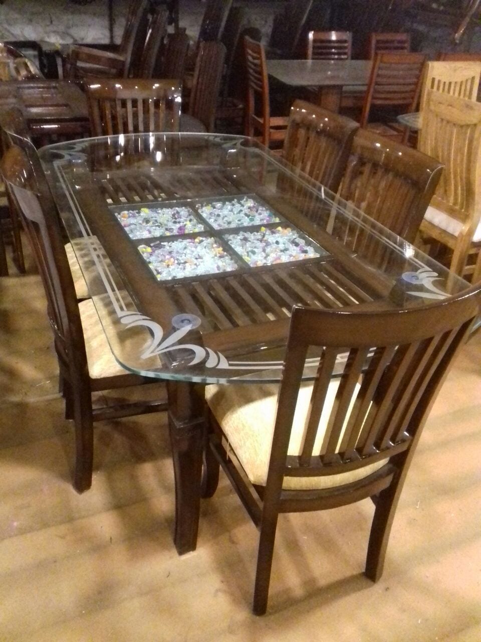 Modern And Traditional Style Wooden Dining Table in Bhopal at