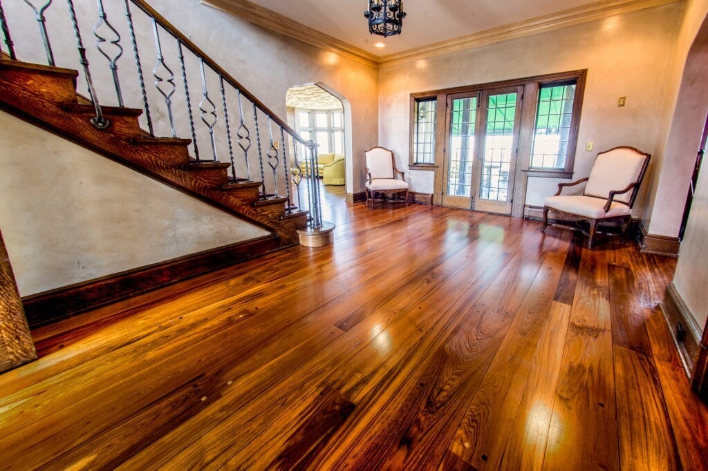 Wooden Flooring vs Vinyl Flooring: Complete Guide