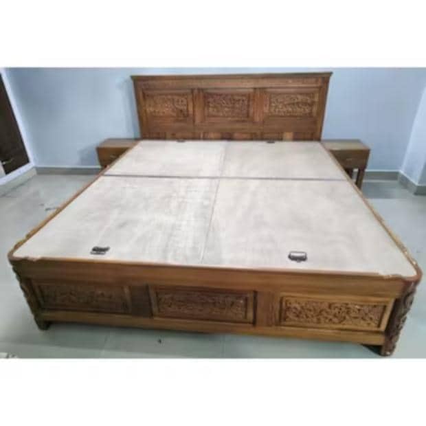 Modern Wooden Double Bed (6 x Feet) in Pune at ₹ 15,000