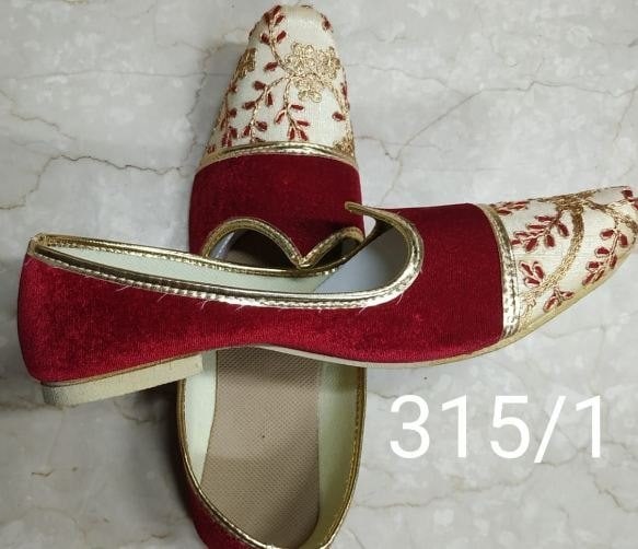 Mojdi in Mumbai at ₹ 225 ₹ 1,000 Pc by Kemaru Garments