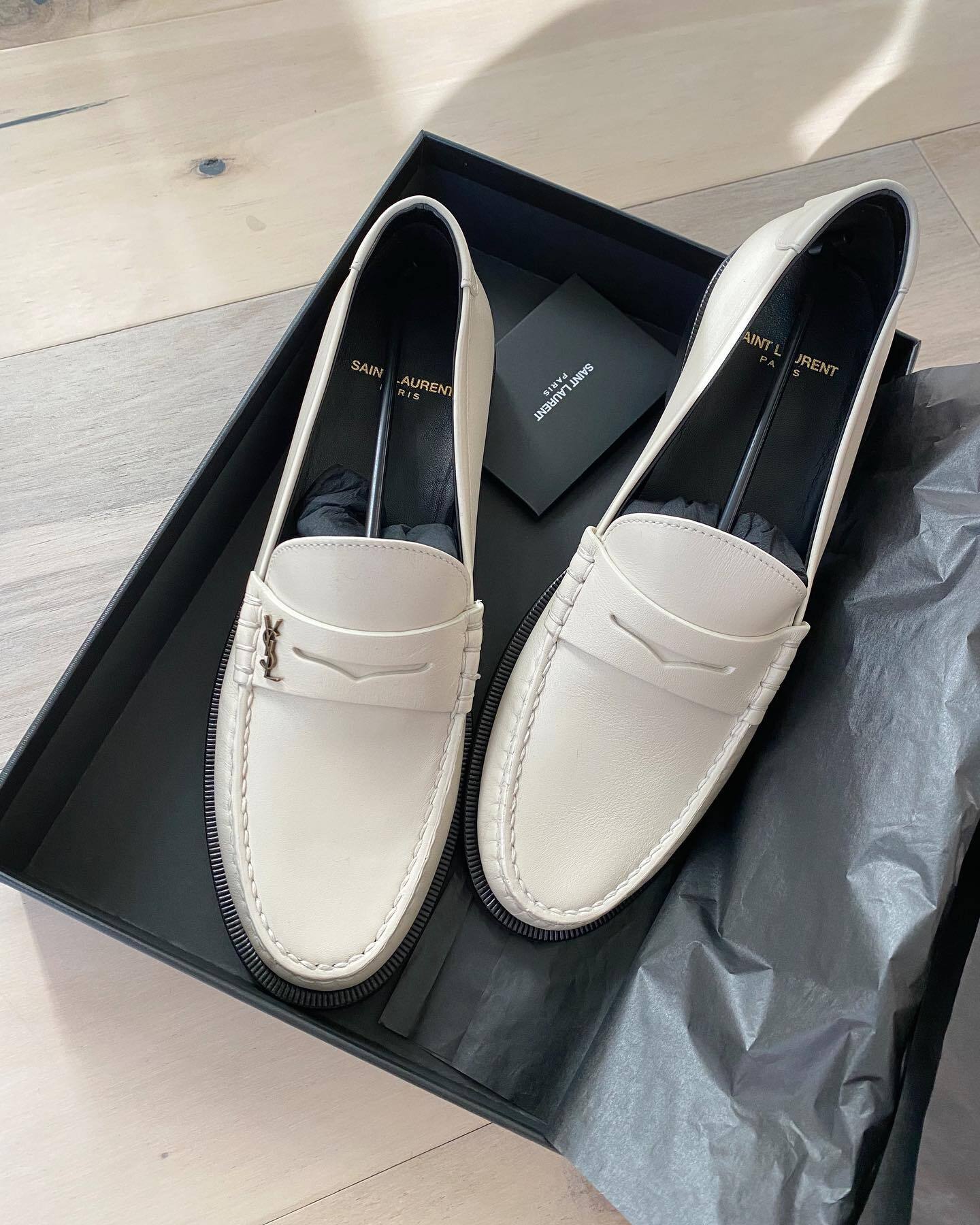 MOURETTI ECRU ROYCE TASSEL LOAFER in Delhi at ₹ 5,000 Unit by - Main Image