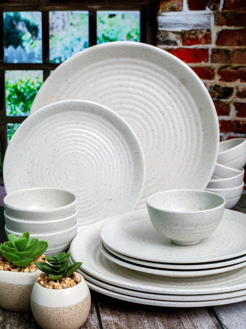 White Melamine Crockery Dinner Set in Delhi at ₹ 500 ₹ 1,000