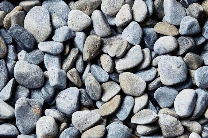 Natural Unpolished Granite Pebbles Stone 10mm To 20mm Thickness in