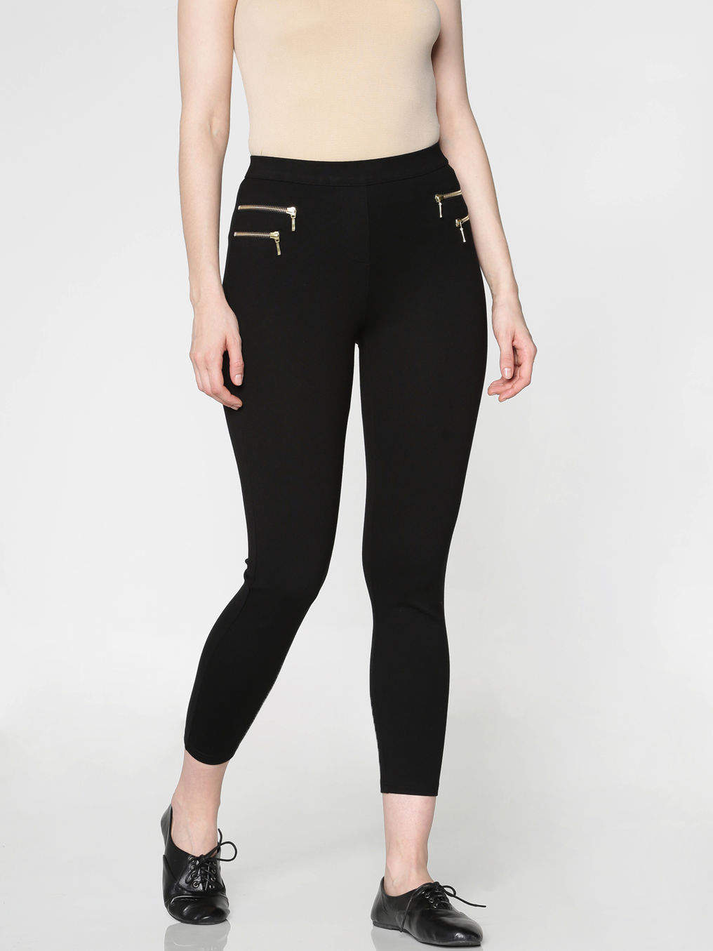 ONLY White Graphic Print Women's T-Shirts (Size: XL, 204611701) in