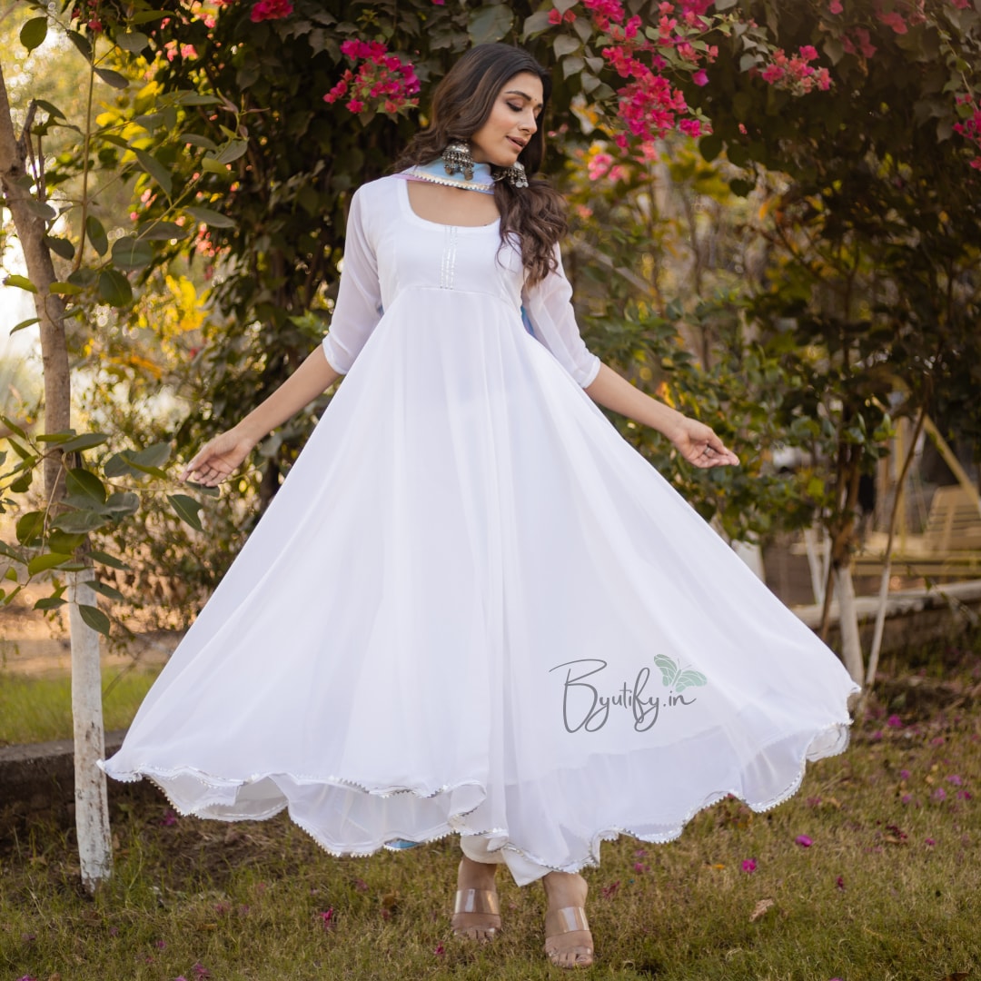 Plain White Anarkali Dress Size L Georgette in Delhi at best price by Alpana Tracers - Justdial Plain White Anarkali Dress Size L Georgette in Delhi at best price by Alpana Tracers - Justdial