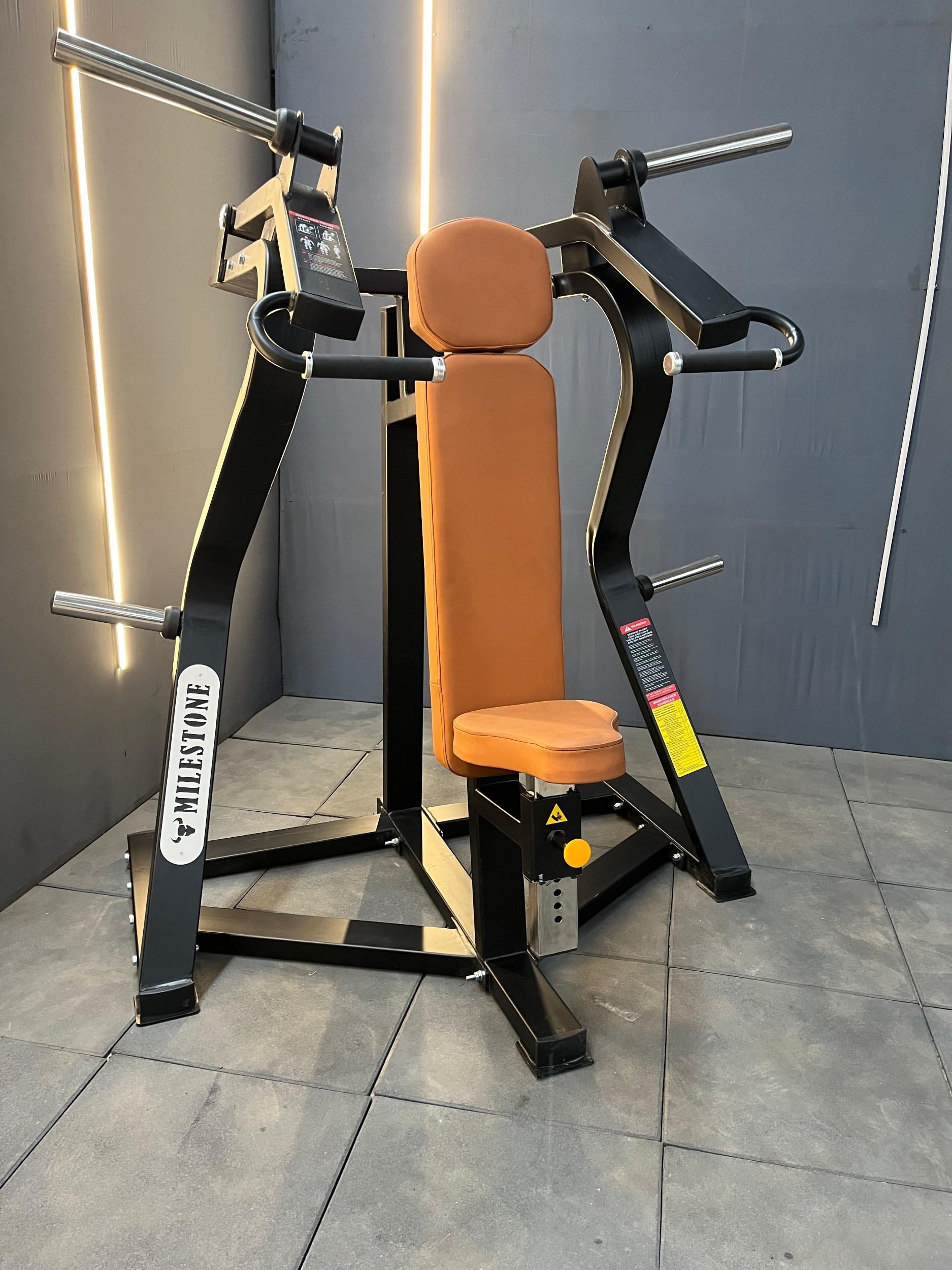 Plate loaded shoulder press machine(Silver series) in Nashik at