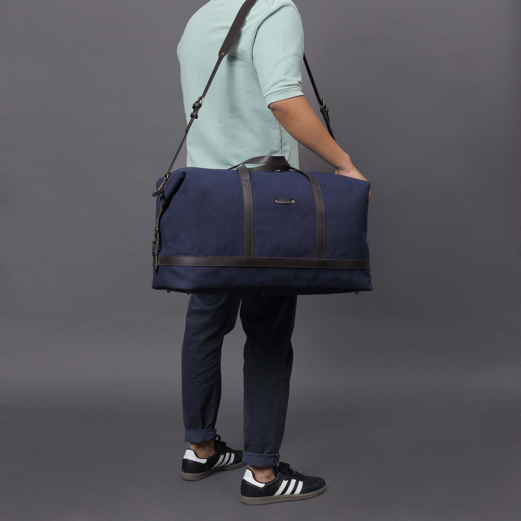 Runway Canvas Travel Bag Navy in Delhi at ₹ 13,199 Unit by