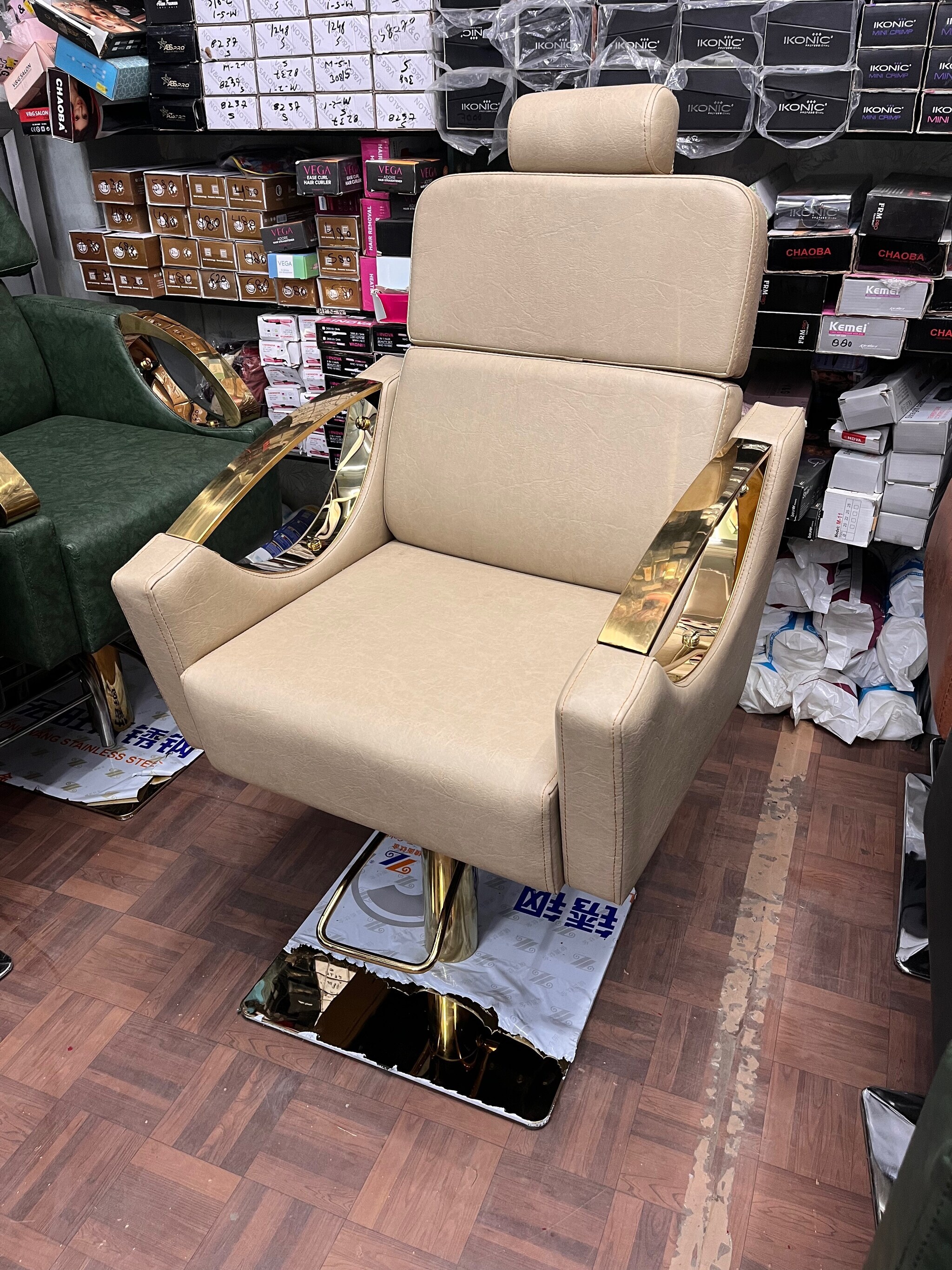 Golden Salon Chair with Cushion and Armrest in Kanpur at ₹ 9,800