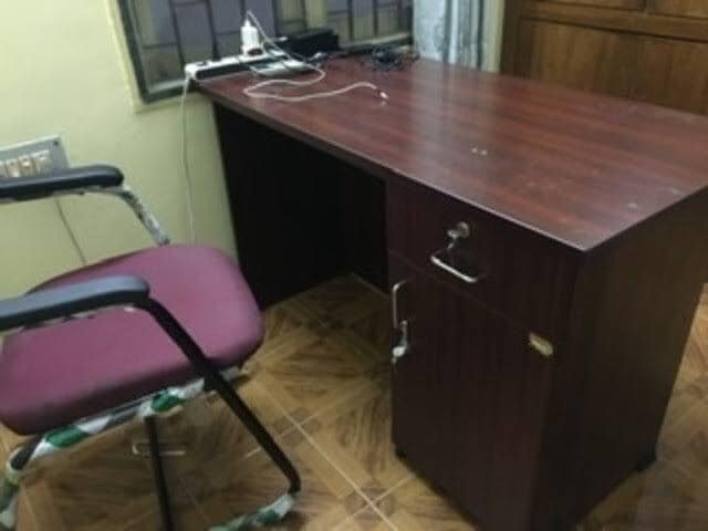Second hand pc table discount