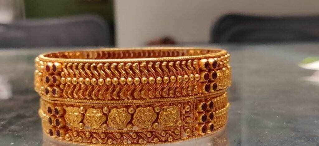 Second Hand Gold Bangles Set in Bangalore at ₹ 10,000 ₹ L