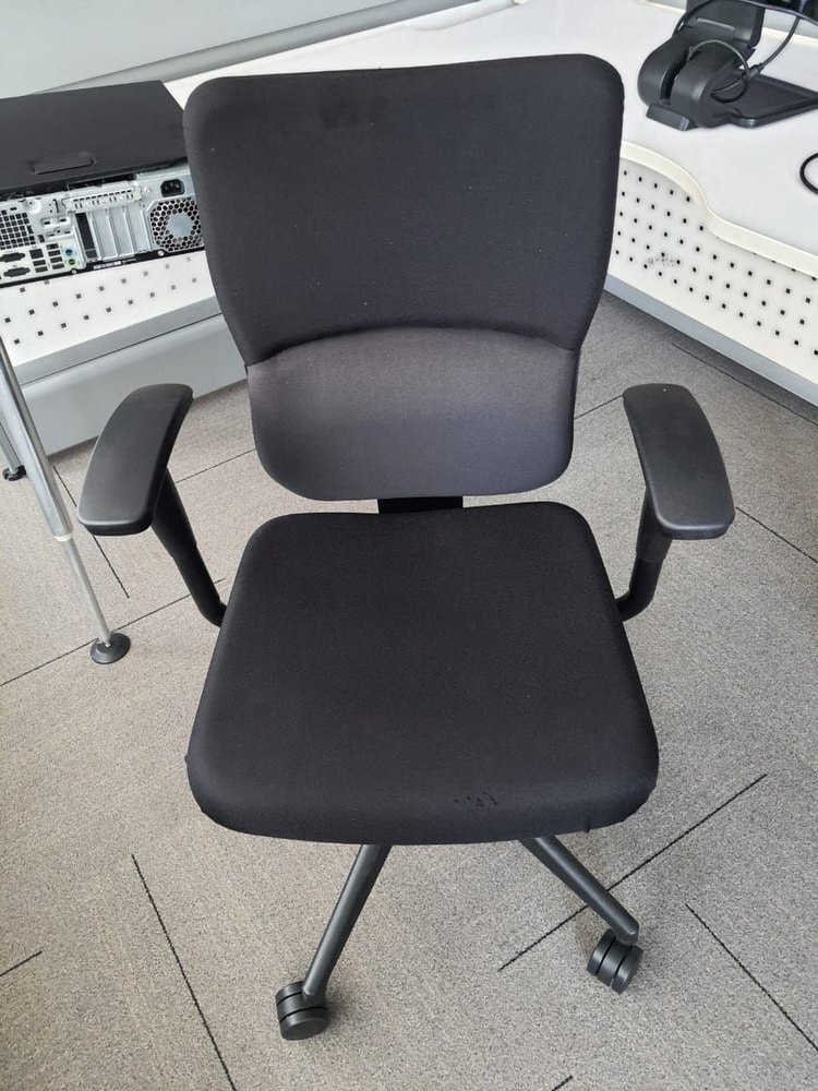 Second Hand Office Chair in Delhi at ₹ 500 ₹ 3,000 Pc by