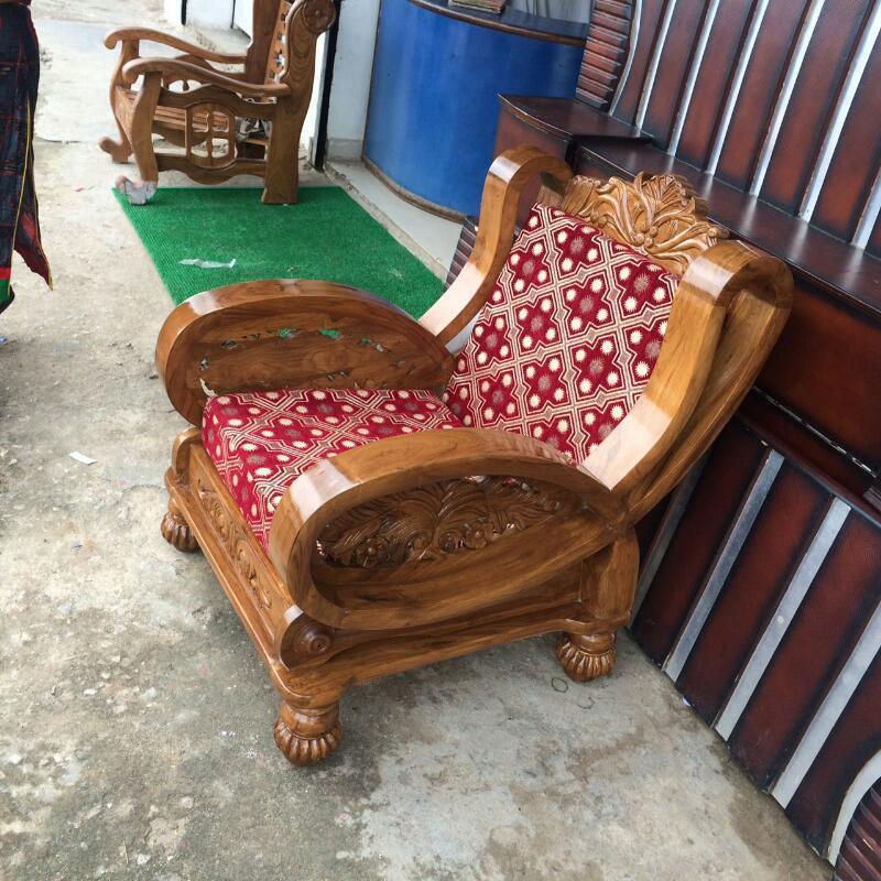 Single Seater Wooden Sofa in Delhi at ₹ 13,500 ₹ 14,500 Pc