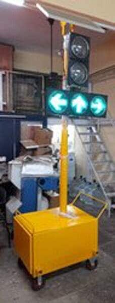 Solar Portable Traffic Signal Light in Mumbai at ₹ 200