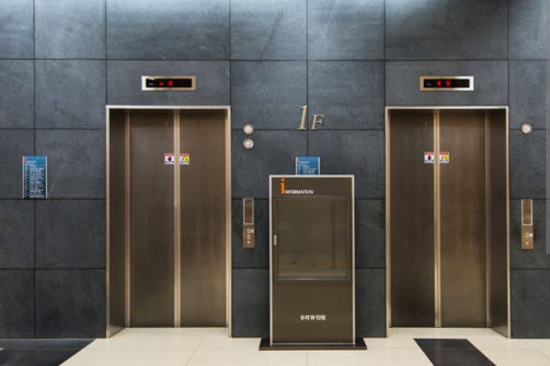 Stainless Steel Elevator D4132 ,Weight 550 kg in Gwalior at