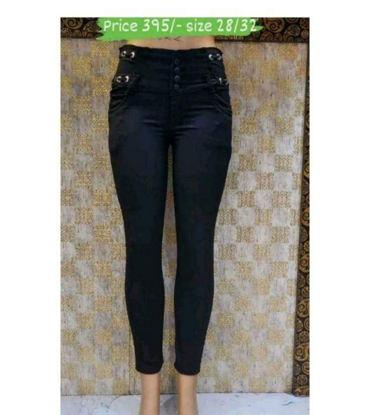 Strechable Ladies Black Denim Jeans in 