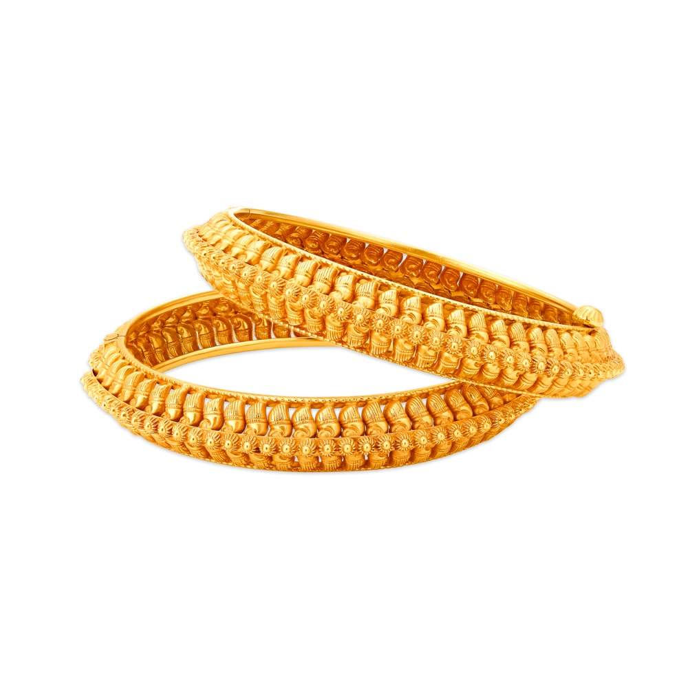 TANISHQ 512016VUDR2A002EA006289 Majestic Gold Bangles for the