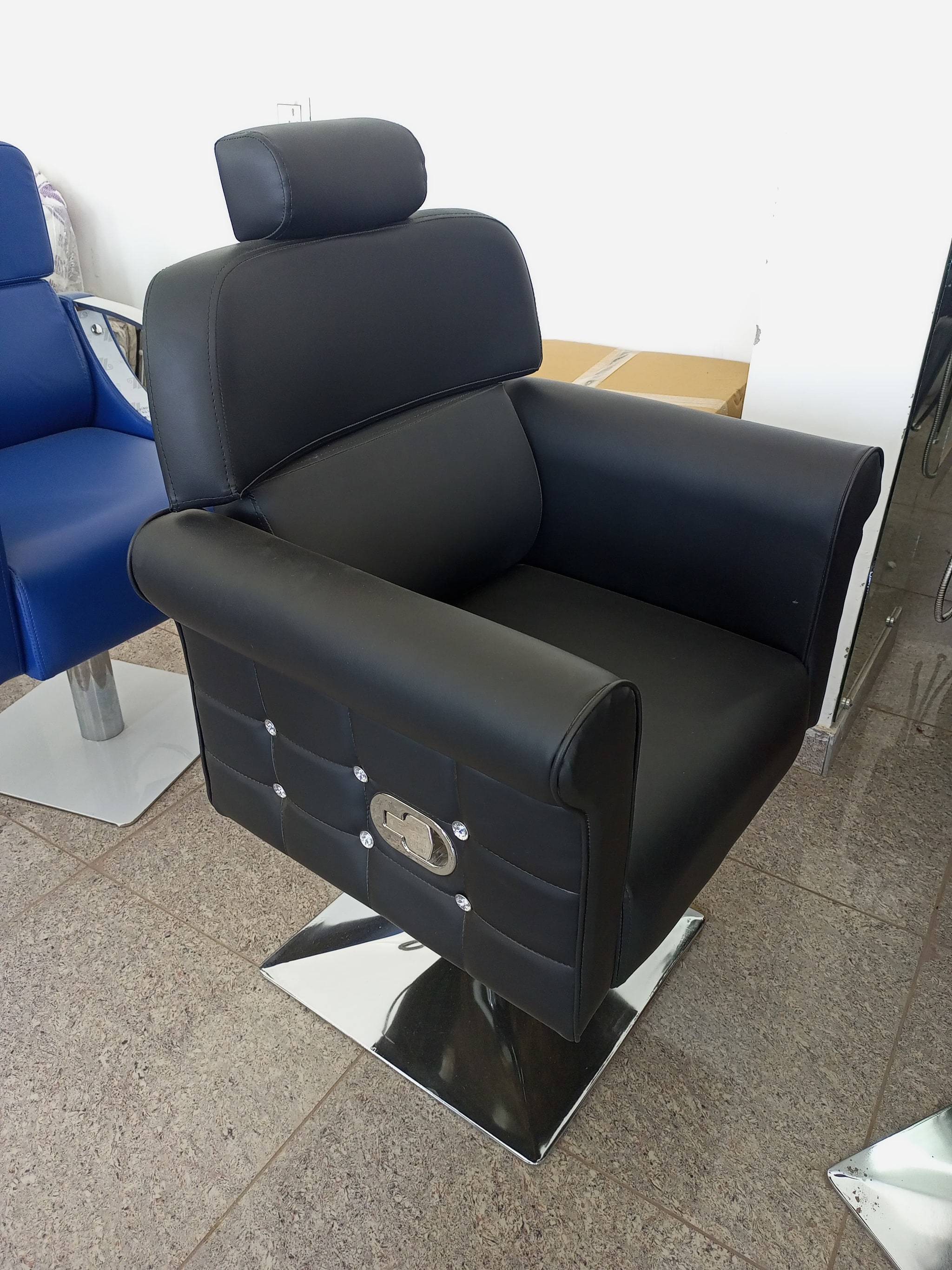 Unisex Salon Chair (Black) in Delhi at ₹ 6,700 Pc by Srv