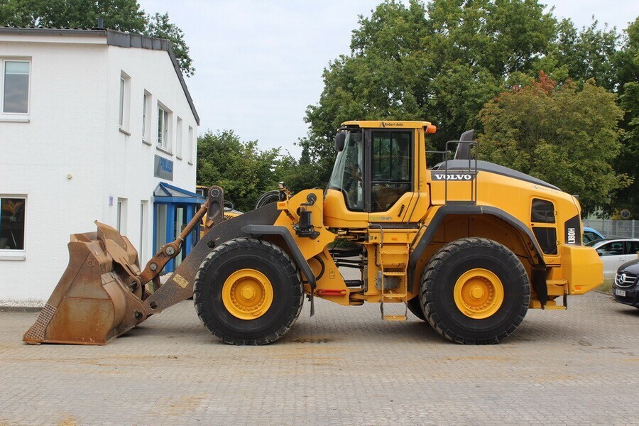 Volvo Wheel Loader On-Rent L180H in Thane at ₹ 80,000 month by