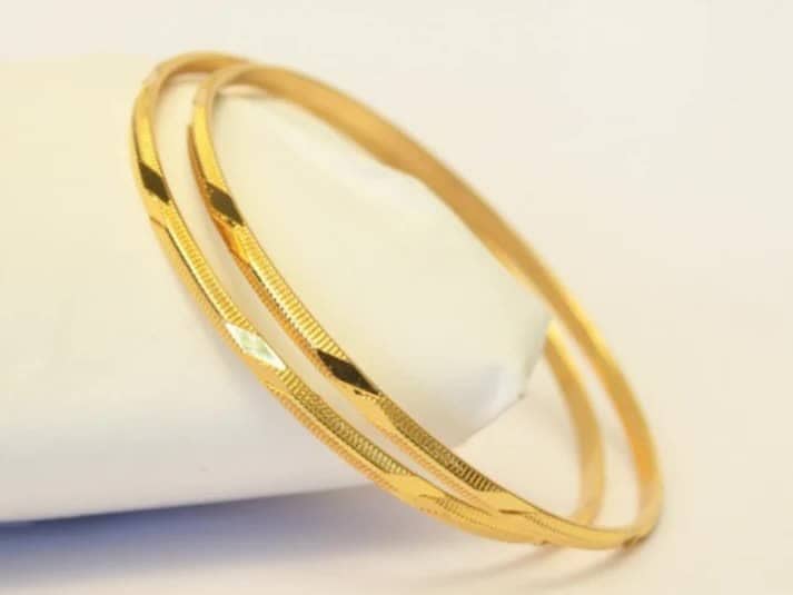 Women Simple Daily Wear Gold Bangle in Ahmedabad at ₹ 3,000