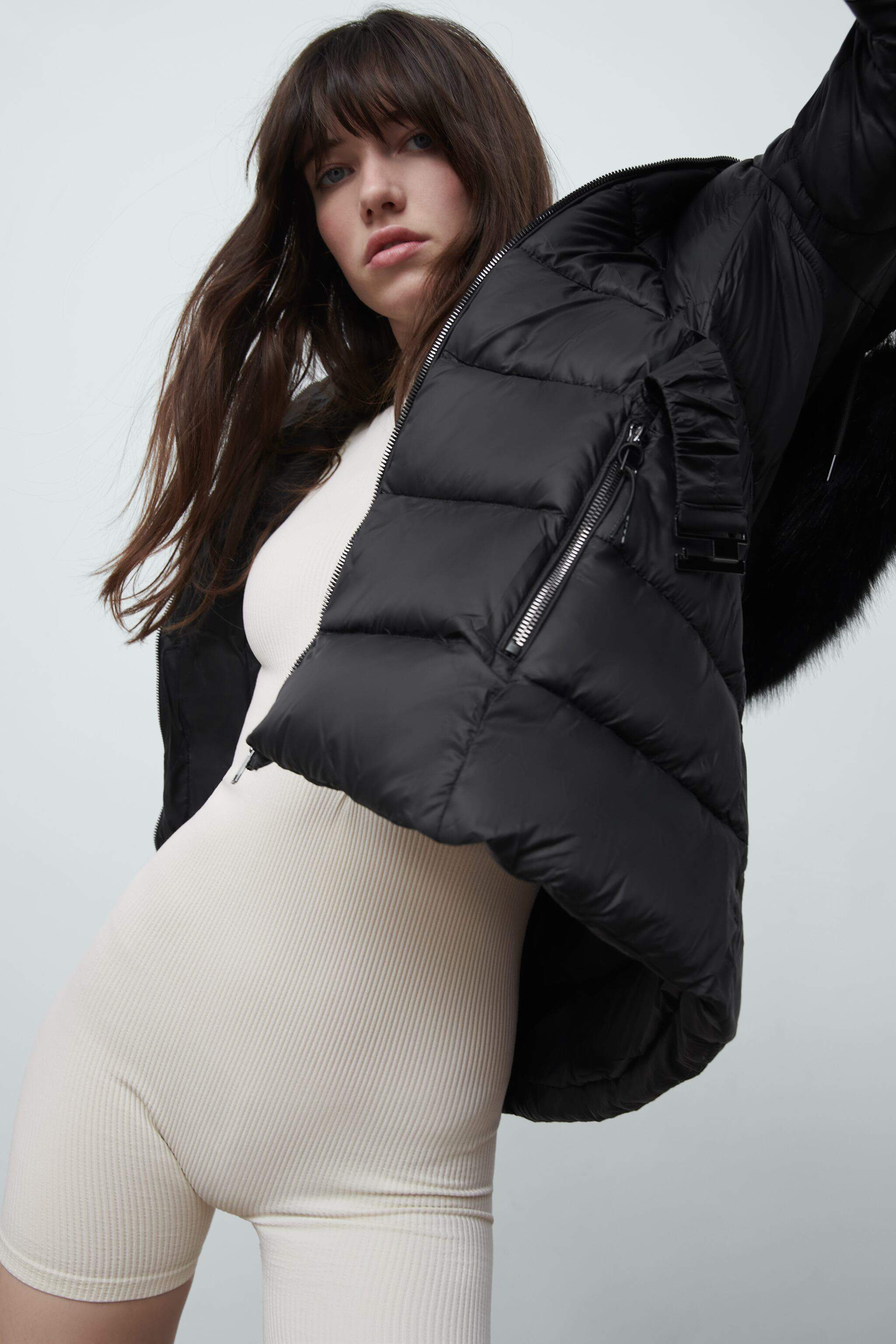 ZARA Womens Hooded Down Puffer Jacket With A Faux Fur Trim (Black
