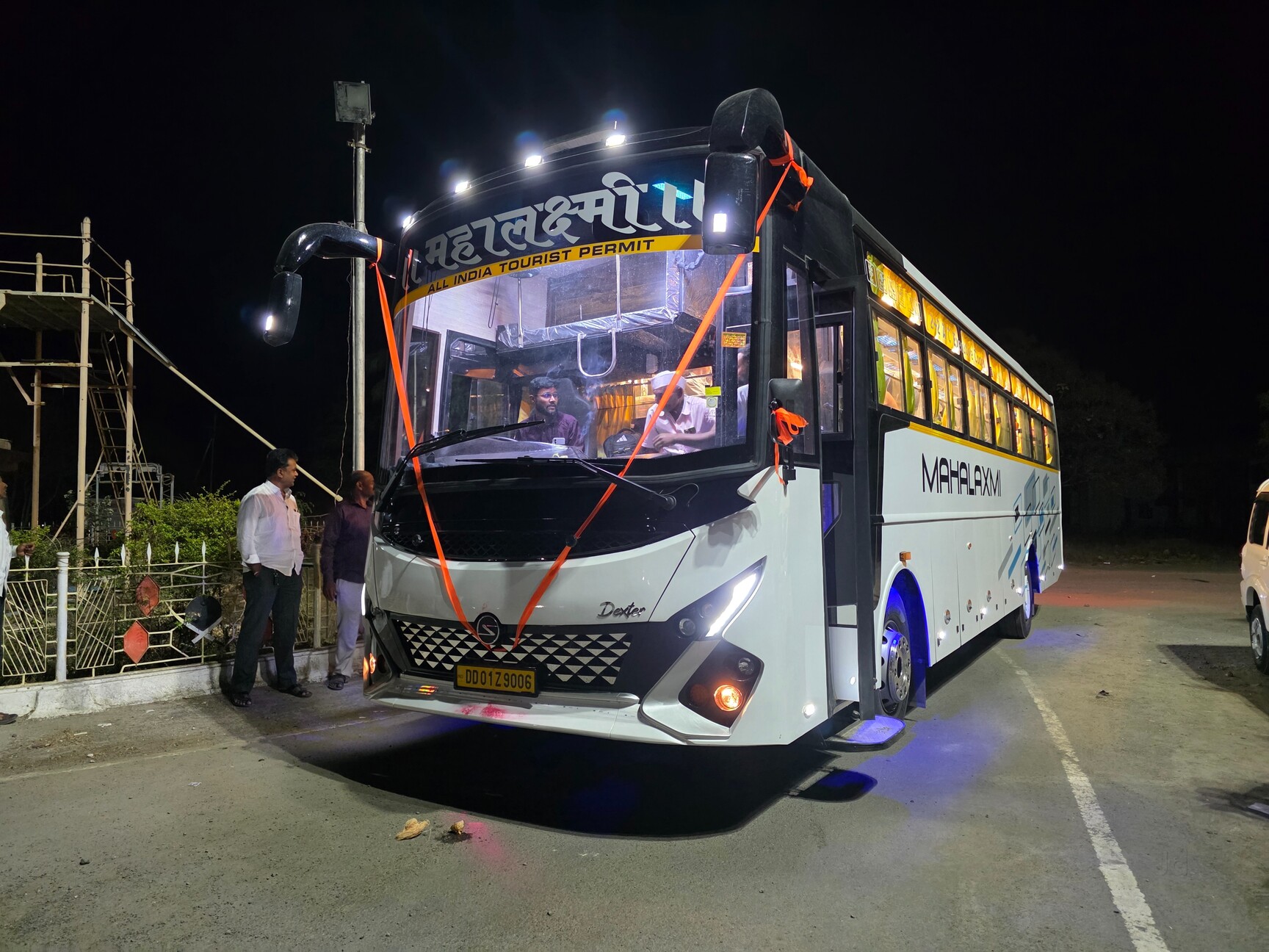 Rect Bus Top Mini Bus On Hire in Manikdaundi - Best Mini Bus Rentals - Justdial