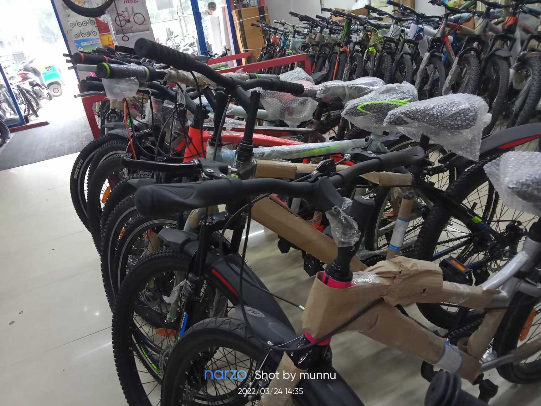 Nine West White Sandals in Bangalore Dealers, Manufacturers